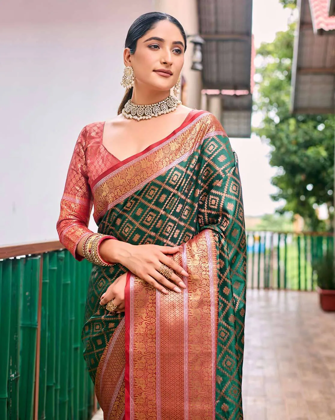 -1117Wx1400H-700455053-green-MODEL3